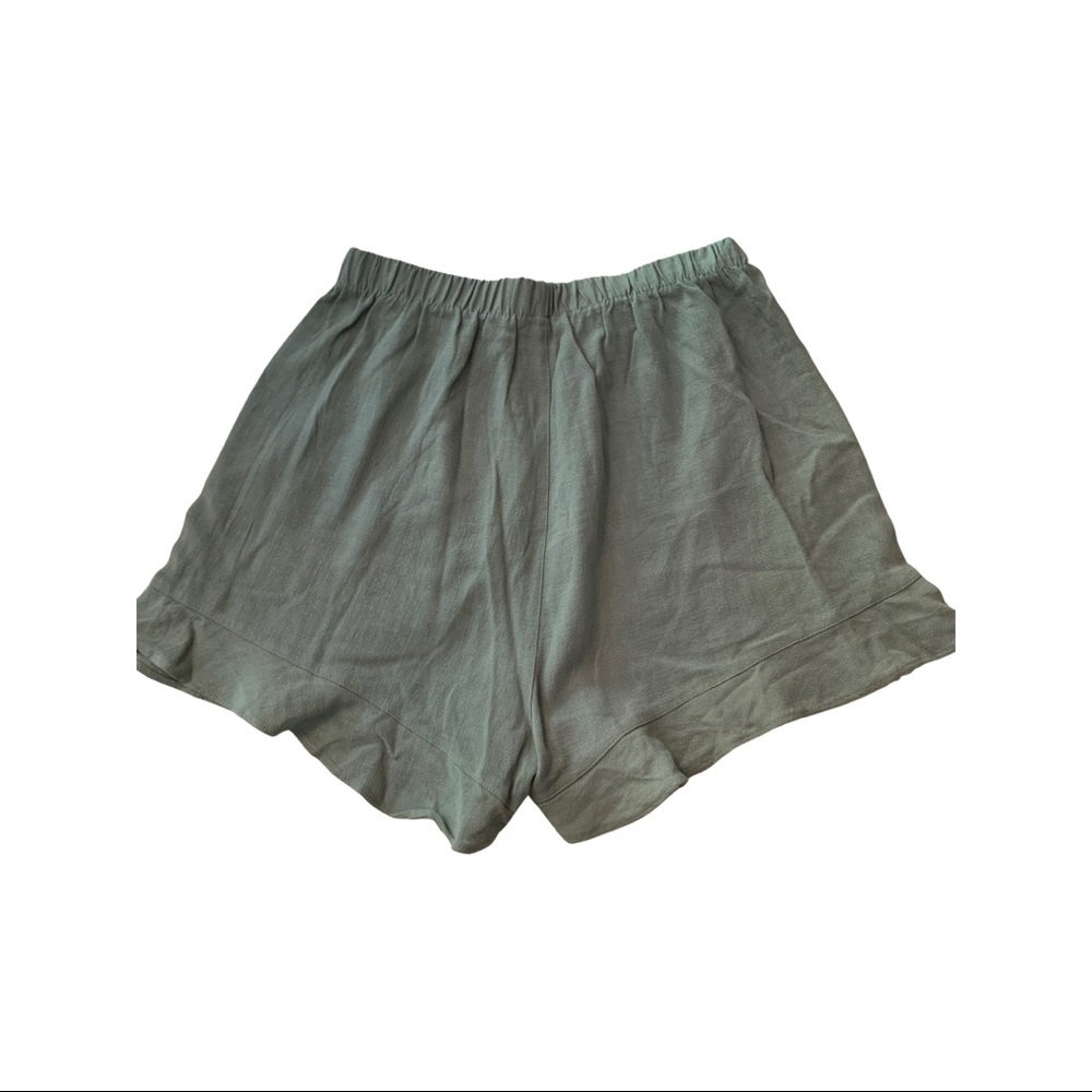 High Rise Ruffle Shorts Medium - Picture 2 of 4